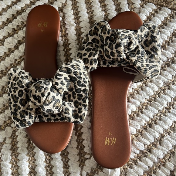 Sandals with Bow- Beige/leopard print- size 7( US)/ 38(EUR) - Picture 3 of 3